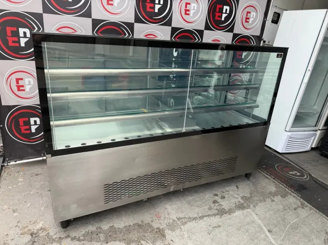VENDO UMA VITRINE EXPOSITORA REFRIGERADA ESTADO DE NOVA