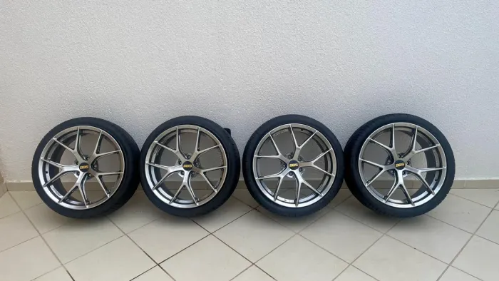 Rodas aro 19 tala 8.5 <br>2 pneus novos 225/40/19<br>2 pneus novos 255/35/19