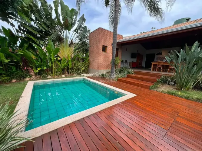 Casa à venda no Condomínio Filhos do Sol em Holambra com 3 dormitórios, piscina aquecida,