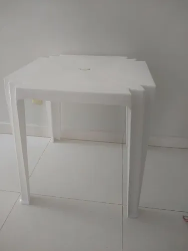 Mesa de plástico branca 