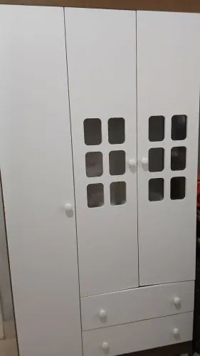 Guarda roupa infantil 3 portas 2 gavetas, bem conservado *95