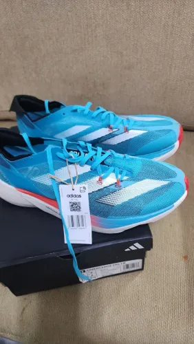 Tenis Adidas lançamento. 