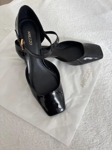 Saltinho preto da Arezzo