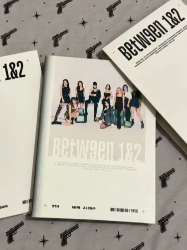Álbum Twice Between 1&2