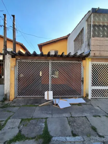 Sobrado de 02 Dormitórios, Sala, Cozinha, 02 Banheiros, Garagem Coberta + Casa 02 cômodos