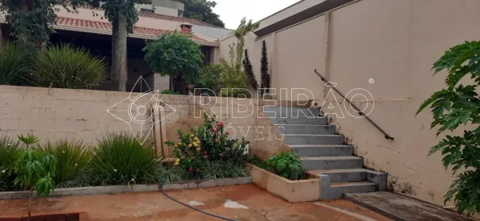 Casa Área de Lazer de 250m² à venda no bairro Pq. Bandeirantes.