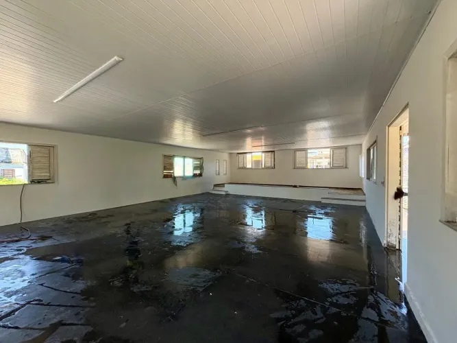 Sala Comercial para Venda em São Gonçalo, Camarão, 2 dormitórios, 3 banheiros