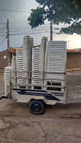 Mesas e cadeiras (LOCAÇÃO)