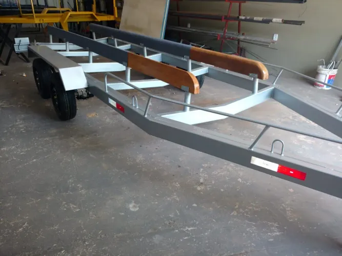Reboques carretas rodoviárias para lanchas e barcos