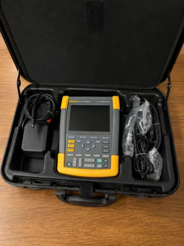 Fluke 190-204 ScopeMeter 4 Canais 200 MHz com Maleta e Acessórios