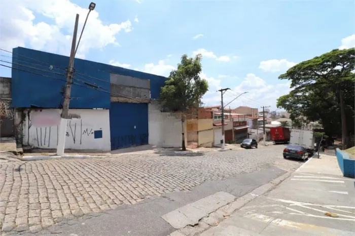 Galpão na Rua Antônio Madi, 47 450 m²