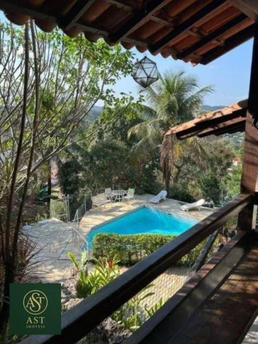 AST IMÓVEIS VENDE Casa em condomínio fechado com 4 quartos sendo 1 suíte, 340 m² por R$ 99