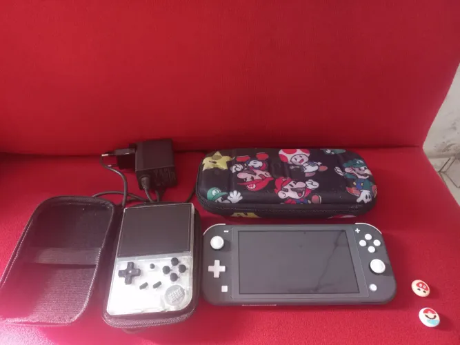 Vendo Nintendo switch lite semi novo