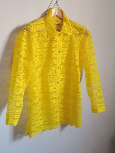 Blusa Amarela Mangas Compridas