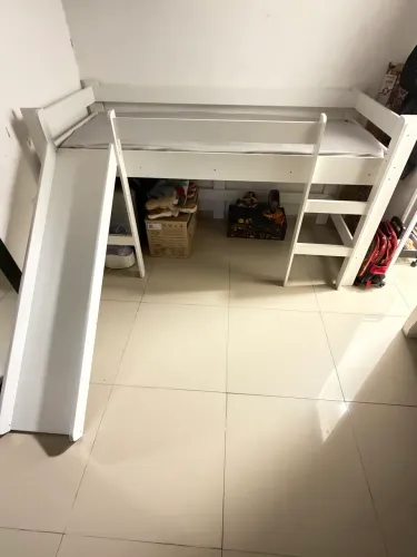 Cama infantil com escorregador