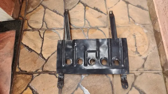 Peito de aço para veiculo Mobi