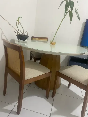 Mesa com 4 cadeiras