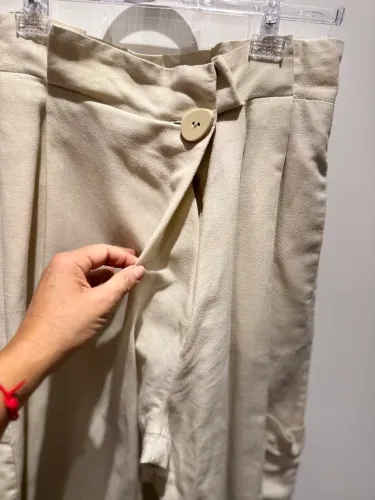 Calça em linho ZARA, pantacourt tam P