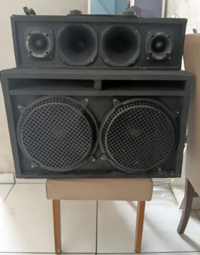 Caixote de som automotivo