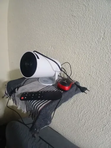 Vendo projetor 4k junto com mouse, semi-novos.