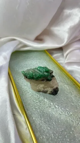 Esmeralda, Quartzo e Maracaxeta