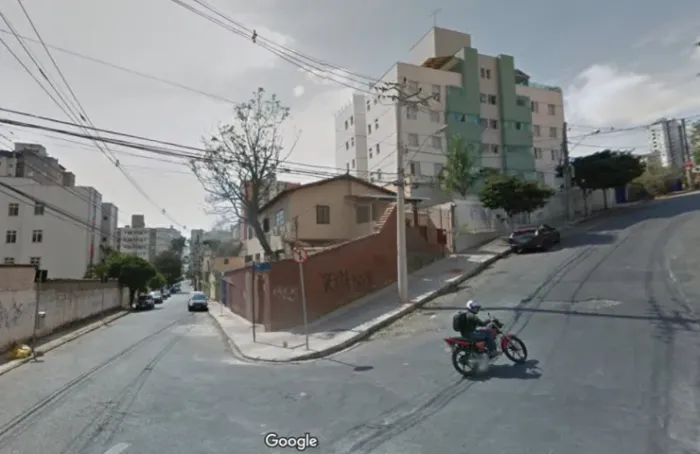 CASA DE 5, 8 OU 13 QUARTOS - ALUGO NO GRAJAÚ BH ATRÁS HOSPITAL UNIMED