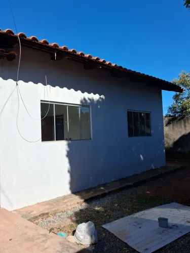 Alugou casa 3 quartos uma suíte 
