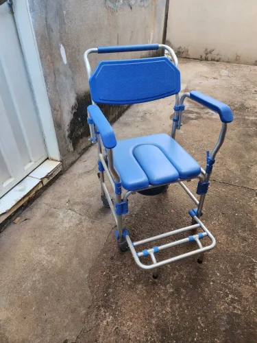 Cadeira de banho com rodas