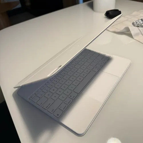 Apple Magic Keyboard: Keyboard and Case for iPad Air 13-inch (M2 and M3)