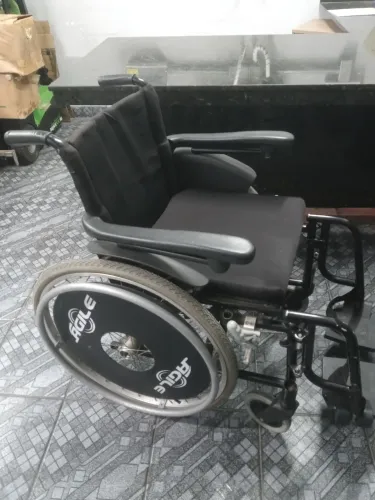 CADEIRA DE RODAS JAGUARIBE AGILE