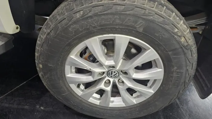 Rodas originais aro 17 VW Amarok 2020 pneus Pirelli 265 65 17
