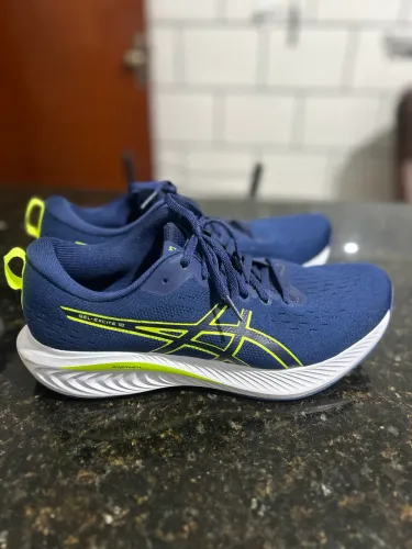 Tênis ASICS