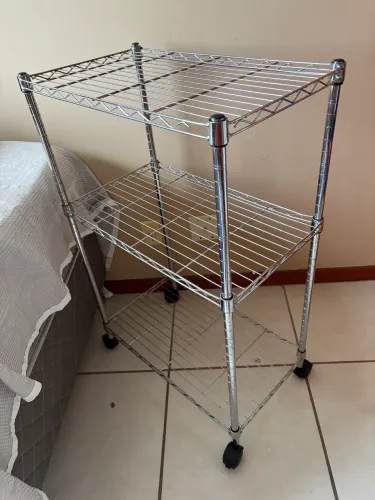 Estante Aramada Aço Cromado com Rodinhas (Perfeito Estado)