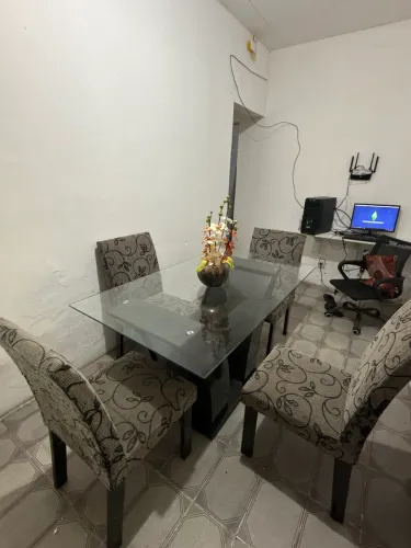 Mesa de vidro com 4 cadeiras
