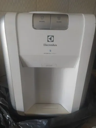 Bebedouro Electrolux super conservado