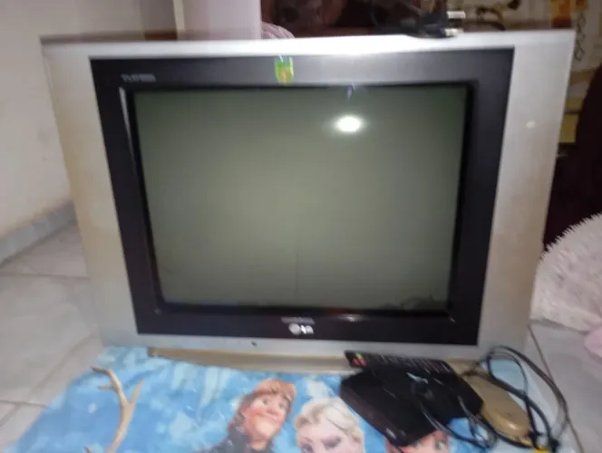 Vendo TV LG 21 polegadas de Tubo