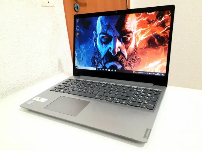 Notebook Lenovo Core i3 8130U 2.20GHz, SSD NVME 256GB,12GB de RAM e tela LCD de 15.6 POL