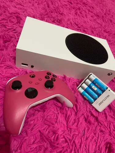Xbox series S + carregador de pilhas