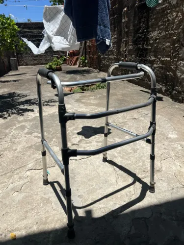 VENDO ANDADOR PARA IDOSOS