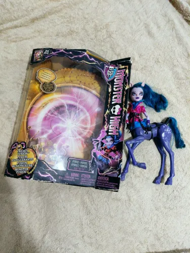 Boneca monster high avea trotter (defeito)