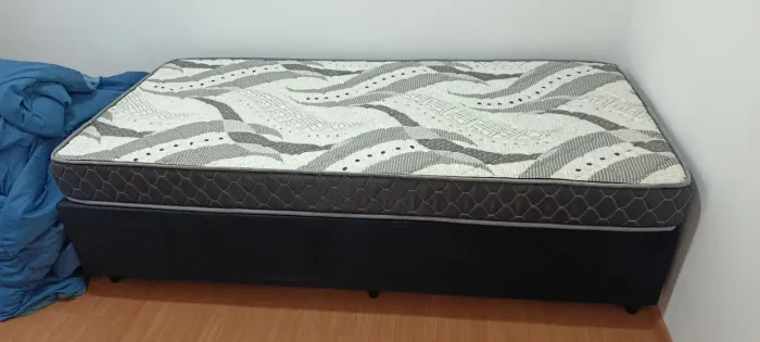 Cama box solteiro base e colchão, novo, usado uma única vez.