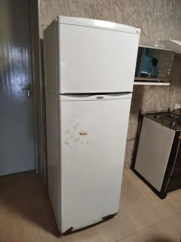 VENDE SE GELADEIRA DAKO USADA 
