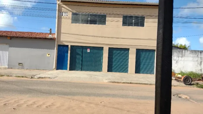 Alugo R$:1200  ponto comercial 5x10.5  com banheiro em Pajuçara  