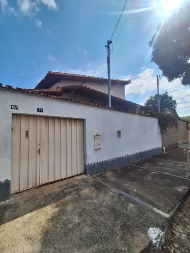 PERFEITA PARA FAMÍLIA 2 Quartos, copa, banheiro e área externa