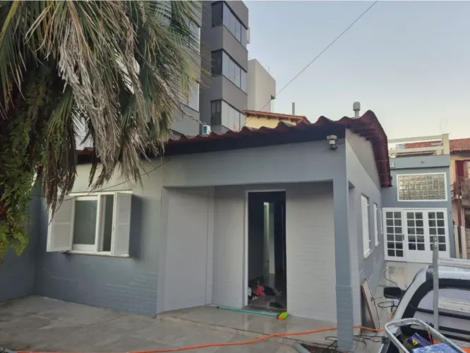 Casa de aluguel. Perto menos de 100 MT da Prefeitura de Cachoeirinha RS.