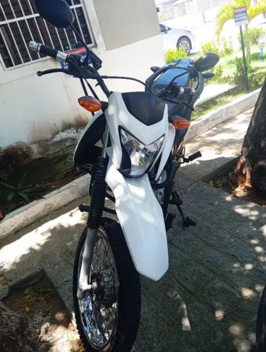 Vendo Honda NFX Bros 160 ano 2018 na cor branca. 12,500 reais
