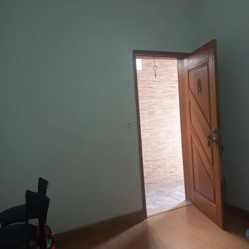 Alugo 3 cômodo com banheiro