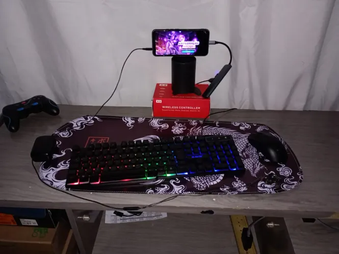 Vendo teclado, mouse sem fio e mouse pad semi novos