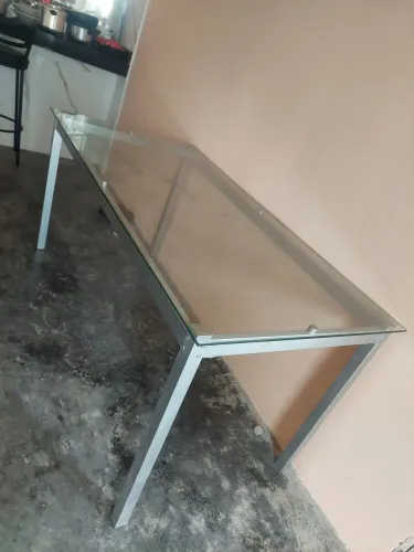 Mesa quadrado vidro em cima