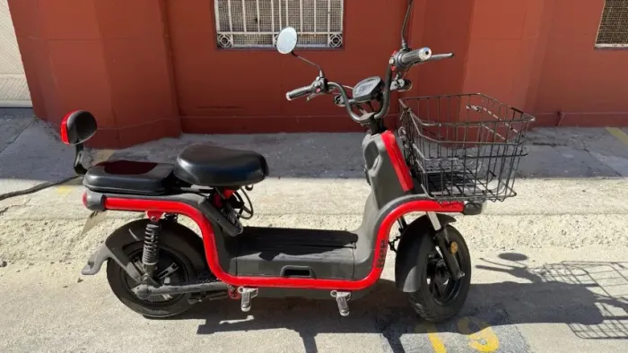 Vendo Scooter Elétrica Bee U1 - Vermelha